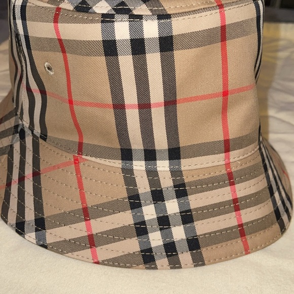 Preloved Burberry bucket hat pristine condition size is medium - Picture 5 of 10